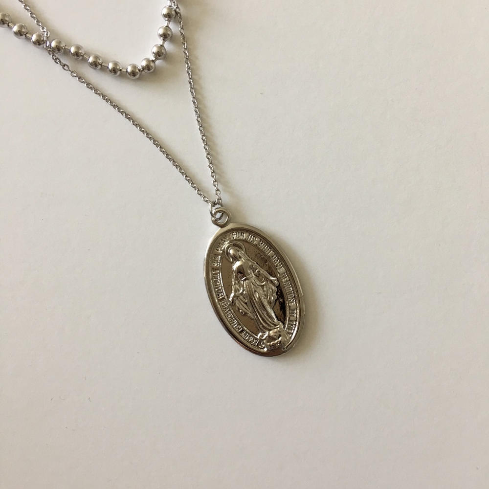Saint Pendent Necklace - Picture 3 of 3